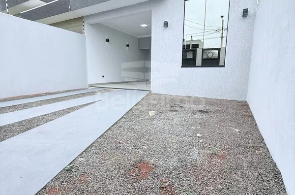 Casa com excelente localização no Bela Vista da Lagoa. Casa Contendo:  03 (Três) Quartos, sendo 01 (Uma) suíte, 01 (Uma) Sala de TV, 01 (Uma) Cozinha, 02 (Dois) Banheiros, 01 (Uma) Área de serviço coberta, Garagem coberta para 1 carro.
