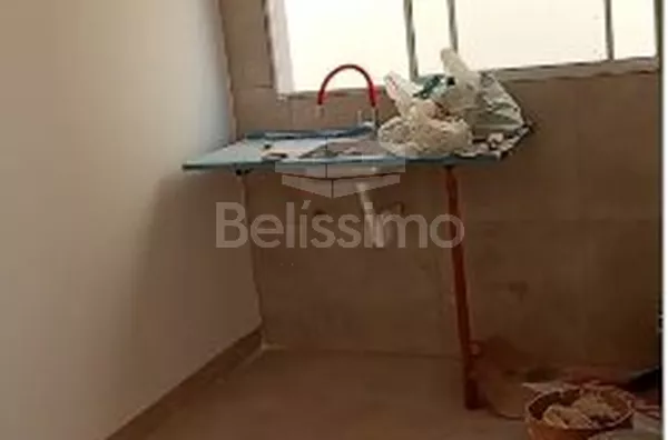 Casa com excelente localização no Loteamento OT. Casa de 2 quartos,  01(uma) sala de TV, 01 (uma) cozinha, (01) banheiro, 01 (uma) área de serviço coberta e garagem para 1 carro.