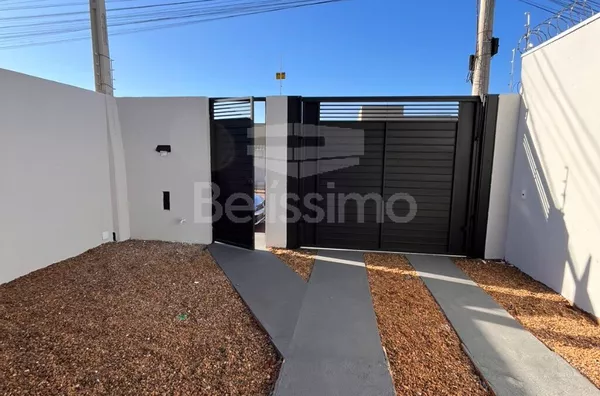 Casa com excelente localização 10 minutos do centro. Casa com 03 (três) quartos, sendo 01 (um) suíte, 02 (dois) banheiros, 01 (uma) sala de estar, 01 (uma) cozinha, 01 (uma) lavanderia e com garagem para 2 carro. 