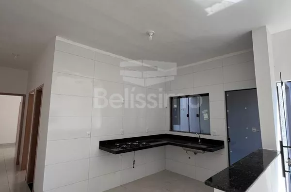 Casa com excelente localização 10 minutos do centro. Casa com 02 (dois) quartos, sendo 01 (um) suíte, 02 (dois) banheiros, 01 (uma) sala de estar, 01 (uma) cozinha, 01 (uma) lavanderia, com garagem para 2 carro e espaço para ampliação. - Foto 6