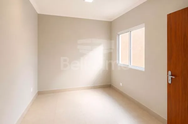 Casa com excelente localização 10 minutos do centro. Casa com 02 (dois) quartos, sendo 01 (um) suíte, 02 (dois) banheiros, 01 (uma) sala de estar, 01 (uma) cozinha, 01 (uma) lavanderia, com garagem - Foto 4