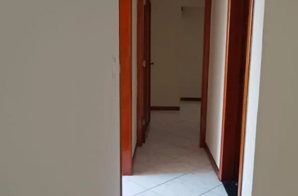 Corredor acesso para os quartos e banheiro social 