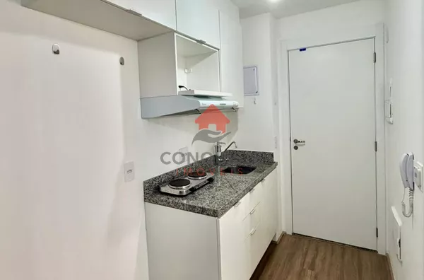 Studio para locação COLADO no Metrô
