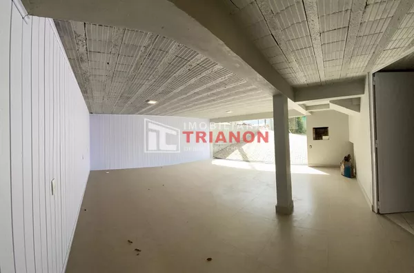 garagem com área para churrasco (pavimento inferior)