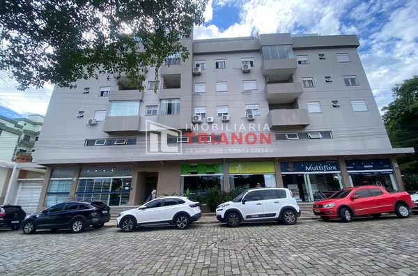 AMPLO APARTAMENTO CENTRAL COM 03 DORMITÓRIOS E DOIS BOXES DE ESTACIONAMENTO - Foto 1