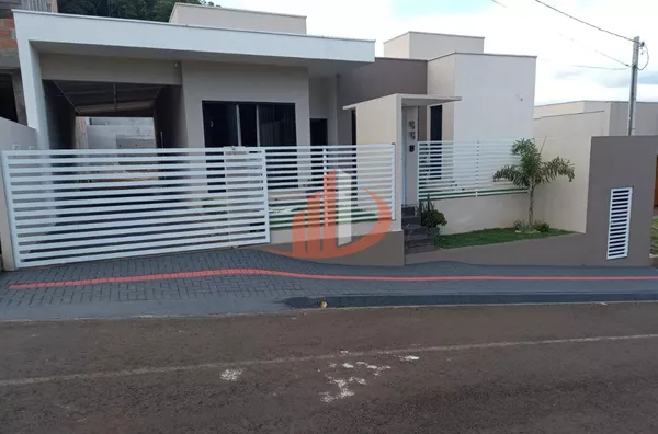 CASA PARA VENDE EM CORONEL VIVIDA/PR COM 145m²