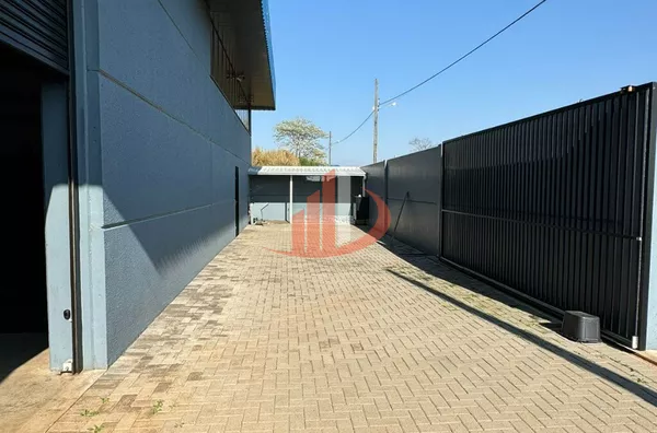 BARRACÃO COM 564m² NO BAIRRO FRARON EM PATO BRANCO/PR - Foto 2