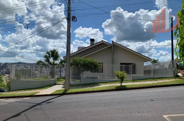 CASA COM 207m² NO BAIRRO PARZIANELLO EM PATO BRANCO/PR