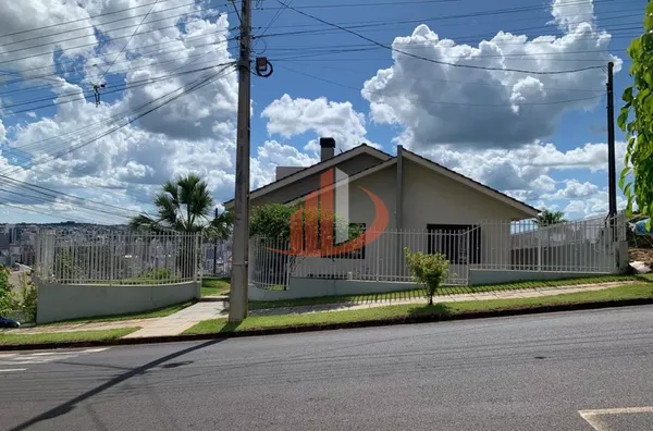 CASA COM 207m² NO BAIRRO PARZIANELLO EM PATO BRANCO/PR