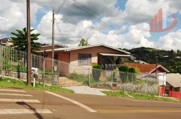 CASA COM TERRENO DE 548m² EM PATO BRANCO/PR