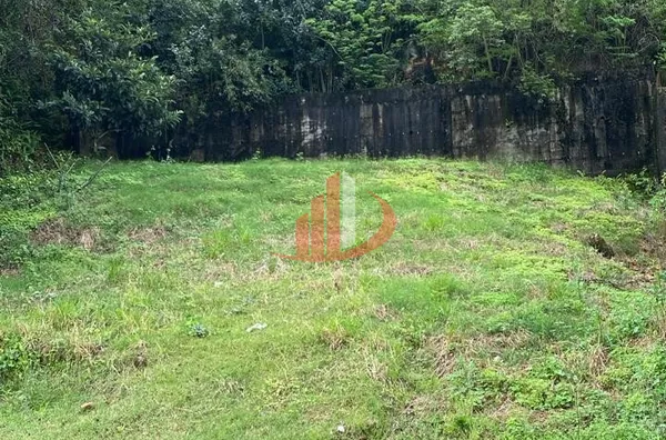TERRENO COM 525m² NO CENTRO DE PATO BRANCO/PR