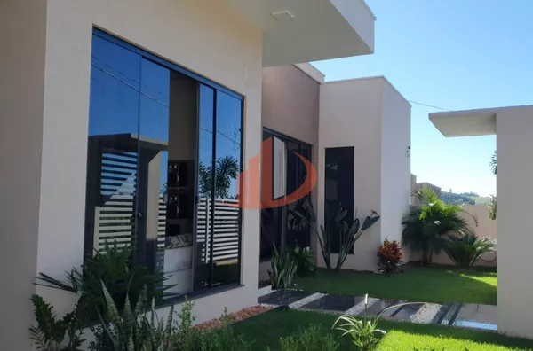 CASA PARA VENDE EM CORONEL VIVIDA/PR COM 145m²