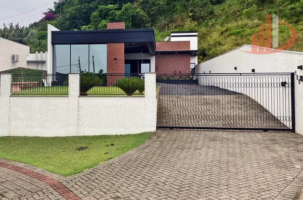 CASA COM 160m² NO BAIRRO INDUSTRIAL II A VENDA, EM PATO BRANCO/PR