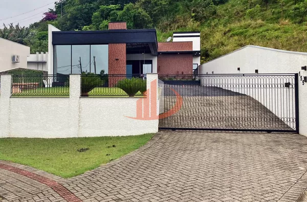 CASA COM 160m² NO BAIRRO INDUSTRIAL II A VENDA, EM PATO BRANCO/PR