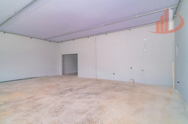 BARRACÃO COM ÓTIMA ESTRUTURA PARA LOCAÇÃO NO BAIRRO FRARON EM PATO BRANCO/PR