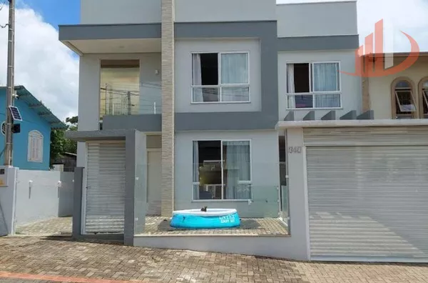 CASA COM 210m² EM MARMELEIRO/PR