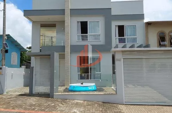 CASA COM 210m² EM MARMELEIRO/PR