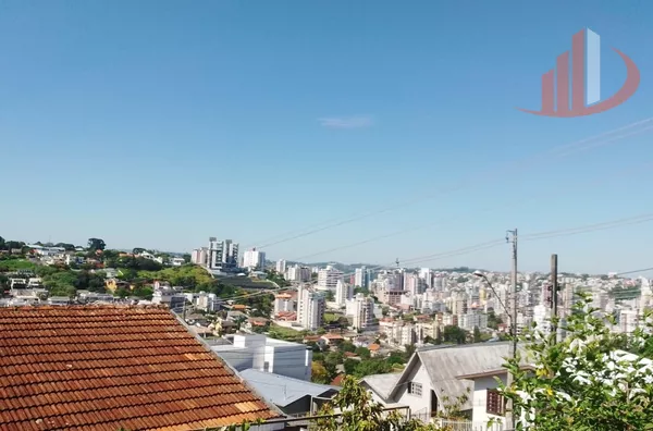 CASA COM TERRENO DE 548m² EM PATO BRANCO/PR