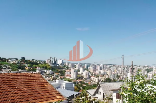 CASA COM TERRENO DE 548m² EM PATO BRANCO/PR