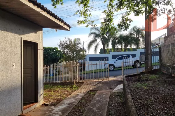 CASA COM TERRENO DE 946,89m² NO BAIRRO LA SALLE