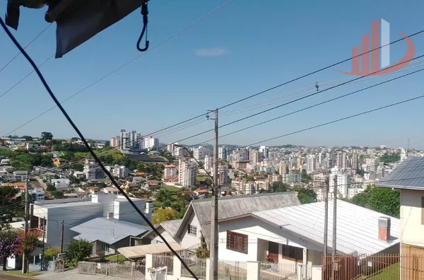 CASA COM TERRENO DE 548m² EM PATO BRANCO/PR