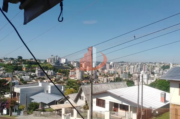 CASA COM TERRENO DE 548m² EM PATO BRANCO/PR