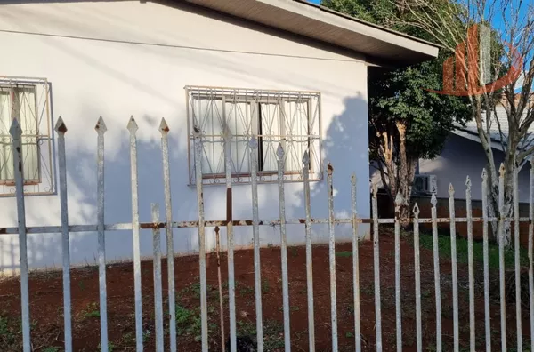 CASA COM TERRENO DE 946,89m² NO BAIRRO LA SALLE