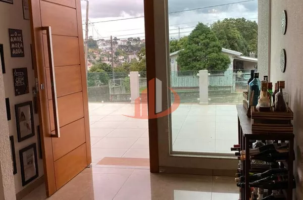 CASA COM 205m² NO BAIRRO SANTA TEREZINHA, EM PATO BRANCO/PR