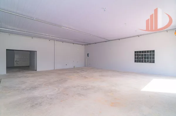 BARRACÃO COM ÓTIMA ESTRUTURA PARA LOCAÇÃO NO BAIRRO FRARON EM PATO BRANCO/PR