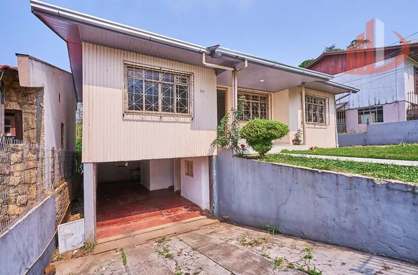 CASA NO CENTRO COM 4 QUARTOS PARA LOCAÇÃO EM PATO BRANCO/PR