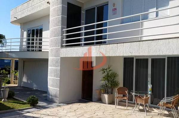 CASA À VENDA COM 292m² NO BAIRRO JARDIM DAS AMÉRICAS EM PATO BRANCO/PR