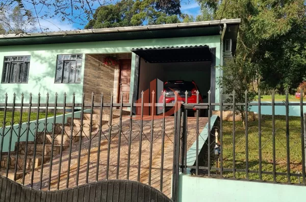CASA COM 100m² E TERRENO DE 550m² NO BAIRRO PAGNONCELLI EM PATO BRANCO/PR
