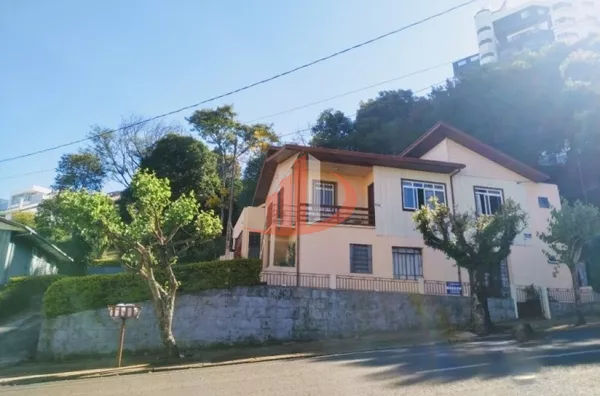 CASA RESIDENCIAL/COMERCIAL NO CENTRO DE PATO BRANCO/PR