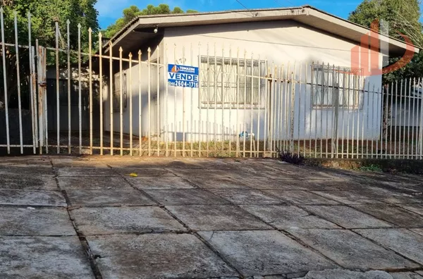 CASA COM TERRENO DE 946,89m² NO BAIRRO LA SALLE