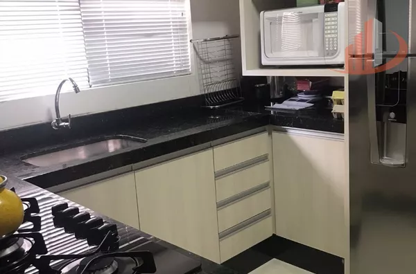 VENDE-SE APARTAMENTO COM 03 QUARTOS NO BAIRRO PINHEIRINHO!