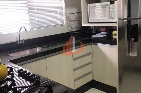 VENDE-SE APARTAMENTO COM 03 QUARTOS NO BAIRRO PINHEIRINHO!