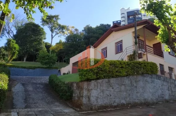 CASA RESIDENCIAL/COMERCIAL NO CENTRO DE PATO BRANCO/PR