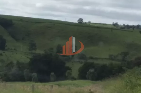 VENDE-SE FAZENDA A 13KM DA CIDADE DE GUARANIAÇU! - Foto 31