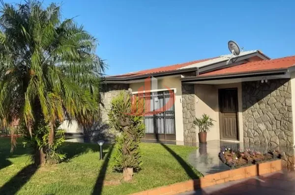 CASA COM ACONCHEGO DE UMA CHÁCARA A 3KM DO CENTRO