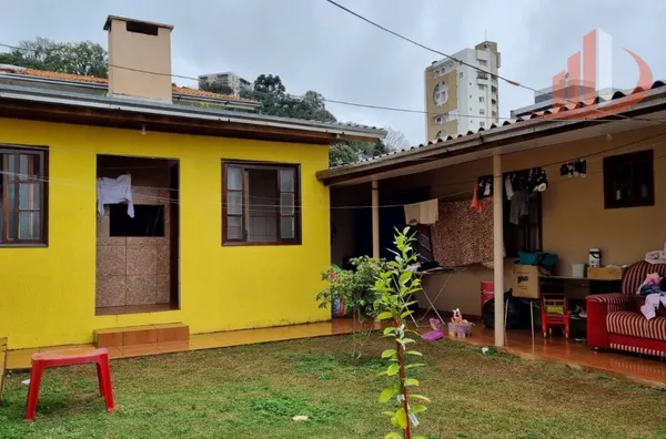 CASA 180m² COM TERRENO DE 360² NO CENTRO DE PATO BRANCO/PR