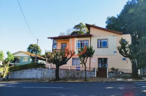 CASA RESIDENCIAL/COMERCIAL NO CENTRO DE PATO BRANCO/PR