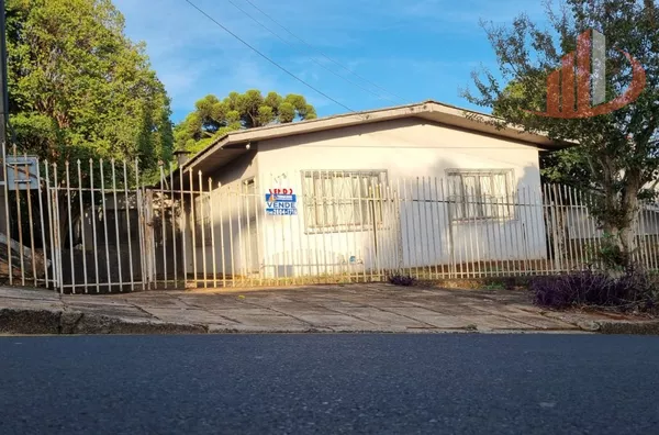 CASA COM TERRENO DE 946,89m² NO BAIRRO LA SALLE