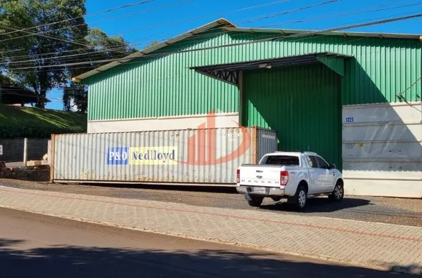 BARRACÃO COM 700m² PARA LOCAÇÃO EM PATO BRANCO/PR