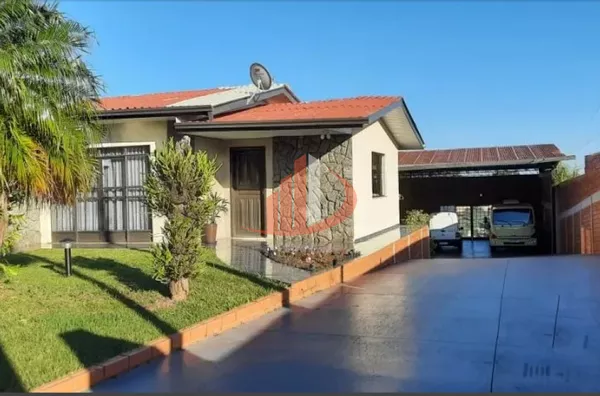 CASA COM ACONCHEGO DE UMA CHÁCARA A 3KM DO CENTRO