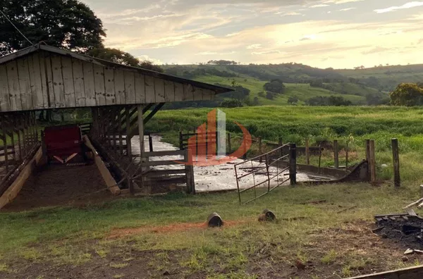 VENDE-SE FAZENDA  A 13KM DA CIDADE DE GUARANIAÇU!