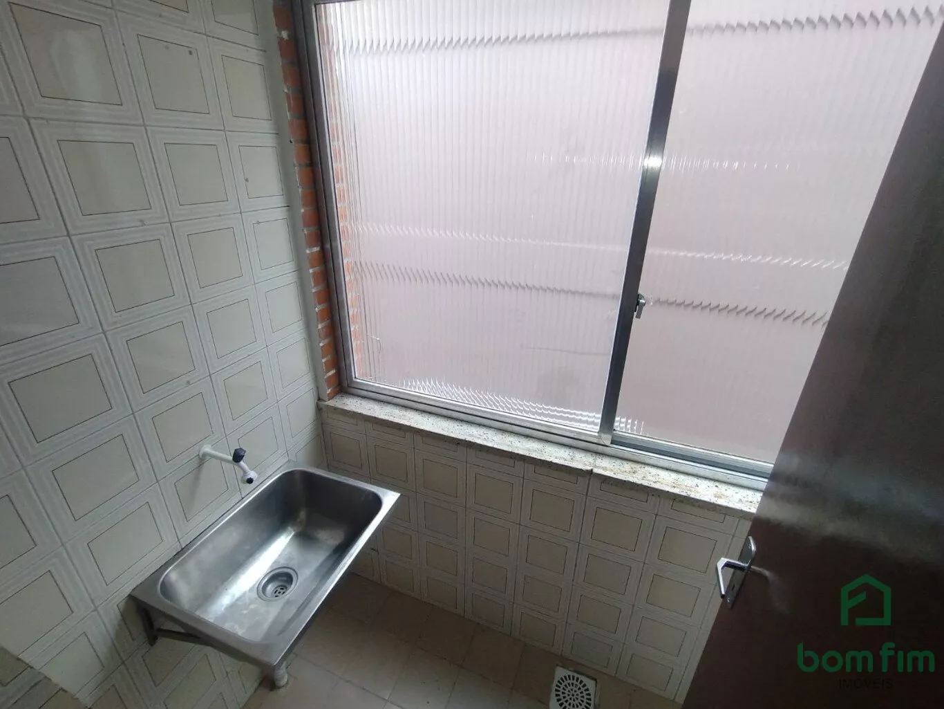 Apartamento para alugar com 2 quartos, 65m² - Foto 4