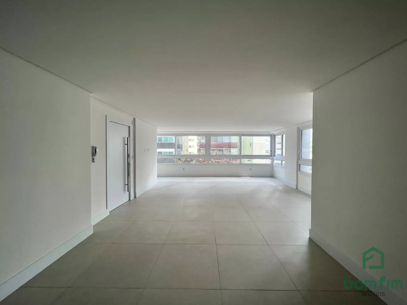 Apartamento à venda com 3 quartos, 130m² - Foto 1