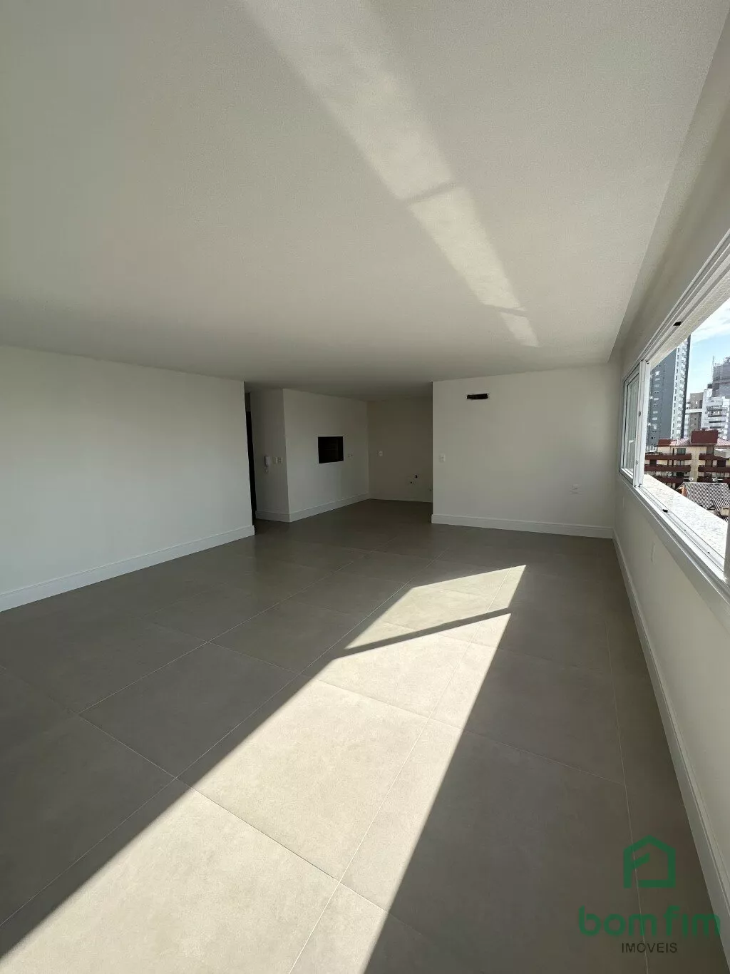 Apartamento à venda com 3 quartos, 139m² - Foto 3