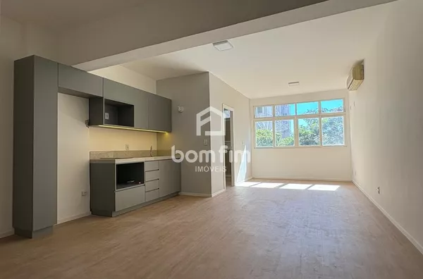 Apartamento 1 dorm. reformado para venda, no Bairro Centro Histórico, Porto Alegre/RS.