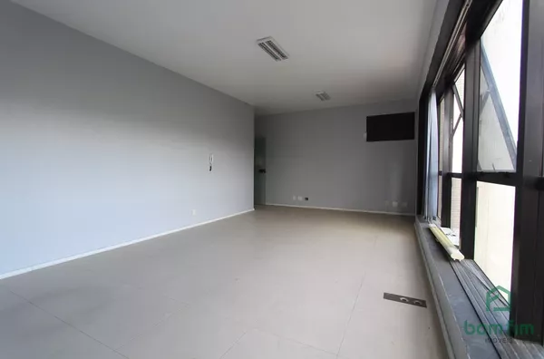 Sala comercial de frente, para venda,  Menino Deus, Porto Alegre/RS.